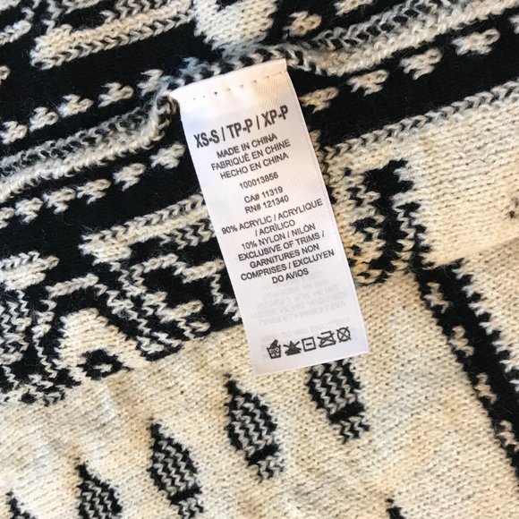NWOT Dynamite knit shawl - Picture 9 of 9